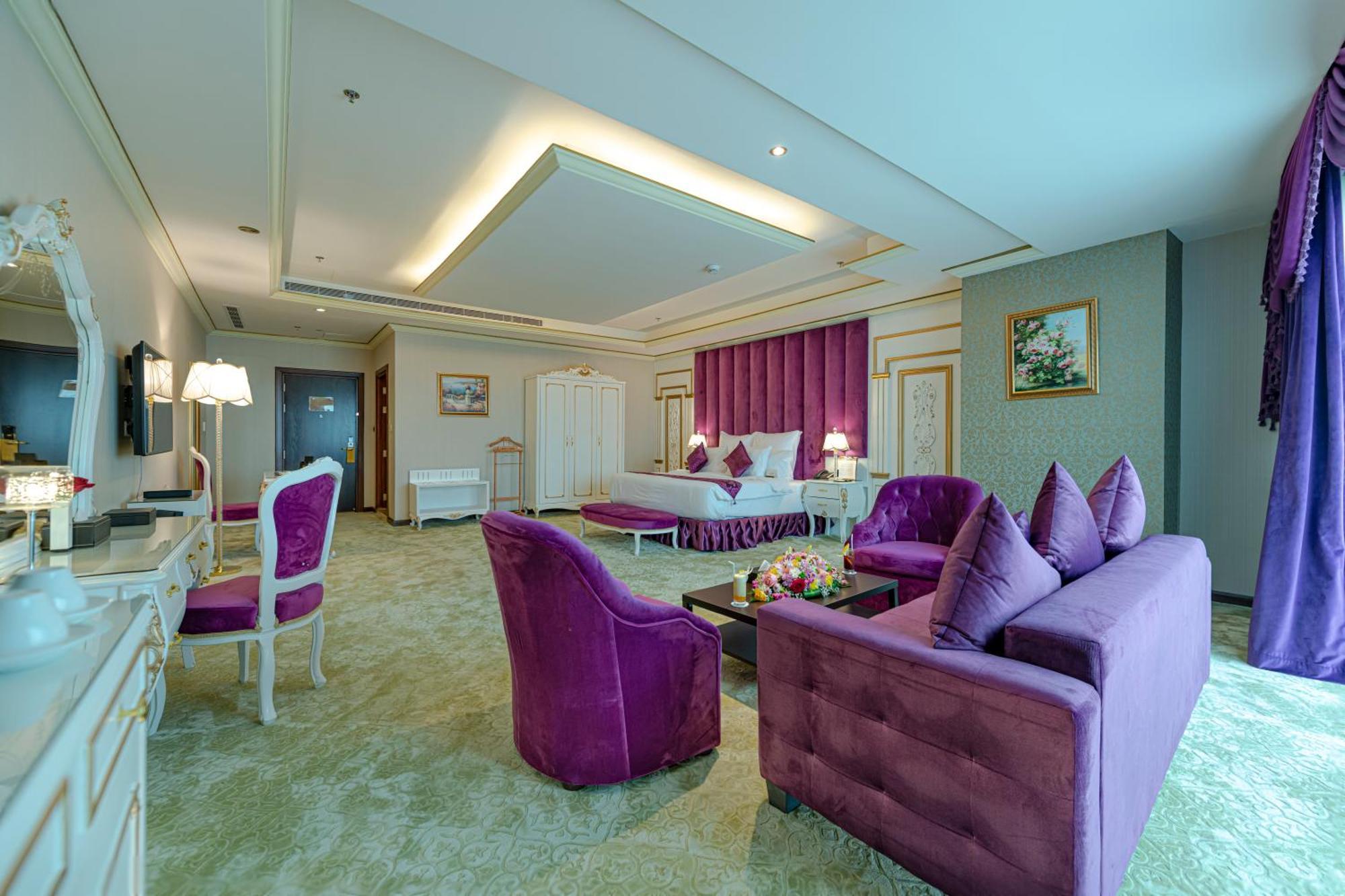 Executive Suite panoramic view Jacuzzi