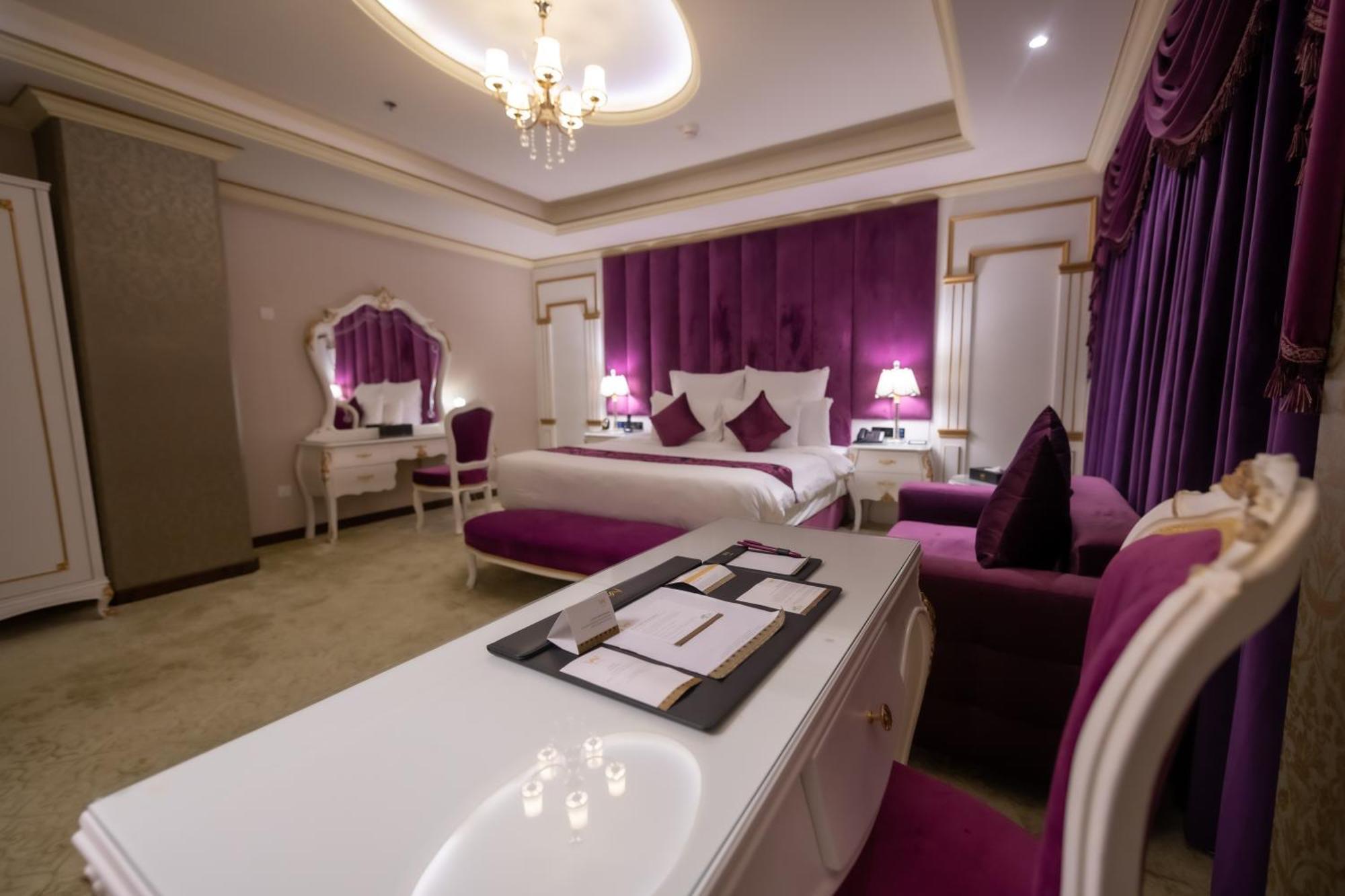 Deluxe King Room