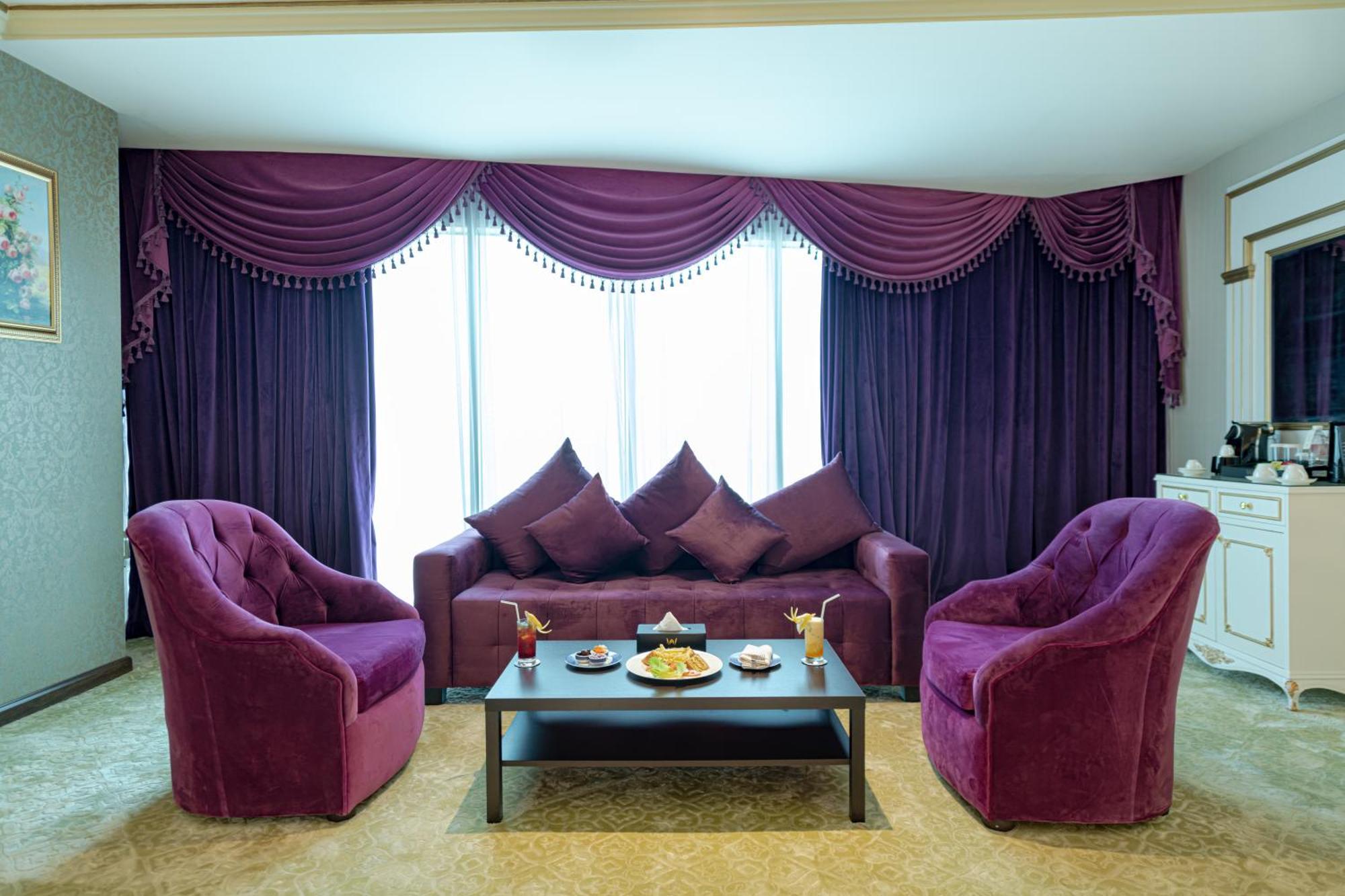 Executive Suite panoramic view Jacuzzi